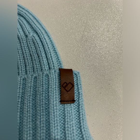 Obermeyer Women's Subalpine Beanie Hat Light Blue NWT Cuff Knit Acrylic - Picture 3 of 6
